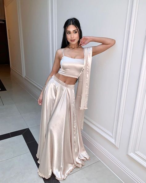 Plain Lengha, Sari Lehenga, Indian Bridesmaids, Reception Outfit, Saree Bollywood, Pakistani Street Style, Satin Set, Lakme Fashion Week, Indian Outfit