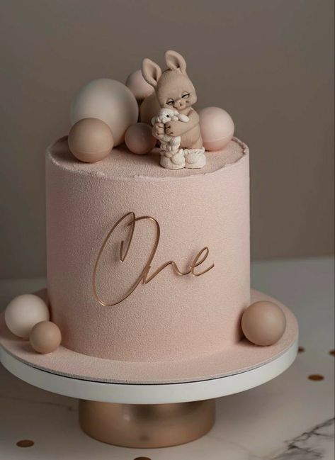 Vom Avea Un Copil, Tårta Design, 1st Year Cake, 1st Bday Cake, Birthday Cake Decorating Ideas, Baby First Birthday Cake, Idee Babyshower, Baby Birthday Decorations, Baby Rosa