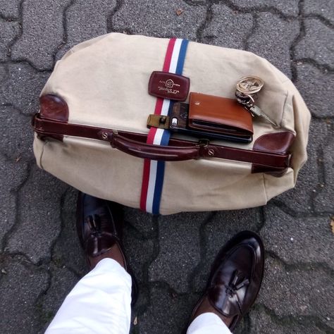 Traveling gear ST Dupont - Bogey Bag ST Dupont - Wallet Gucci - Keychain Gentleman's Essentials - Tassel Loafer Apple - IPhone #gentlemanblogger www.ge-intl.com Gucci Keychain, Wallet Gucci, St Dupont, Tassel Loafers, Bagpack, Travel Gear, Suede Boots, Leather Loafers, Cool Watches