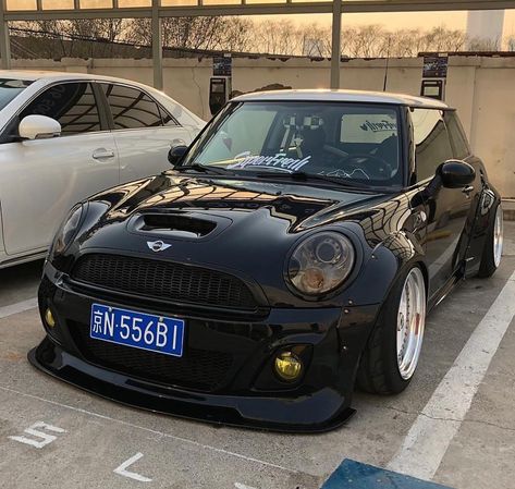 Modified Mini Cooper, Black Mini Cooper, Mini Cooper D, Mini Cooper Custom, Mini Cooper R56, Car Retro, Datsun Car, Mini Cooper Classic, Mini Cooper Clubman