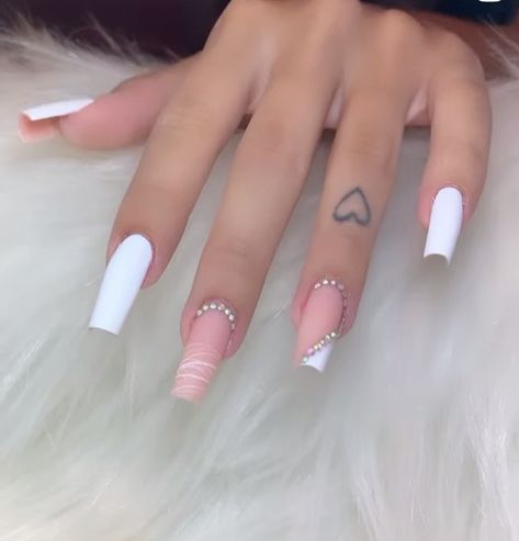 Ongles Bling Bling, Gold Acrylic Nails, Art 2024, Girly Acrylic Nails, Work Nails, Coffin Shape, Nails Almond, Acrylic Nails Coffin Short, Short Acrylic Nails Designs