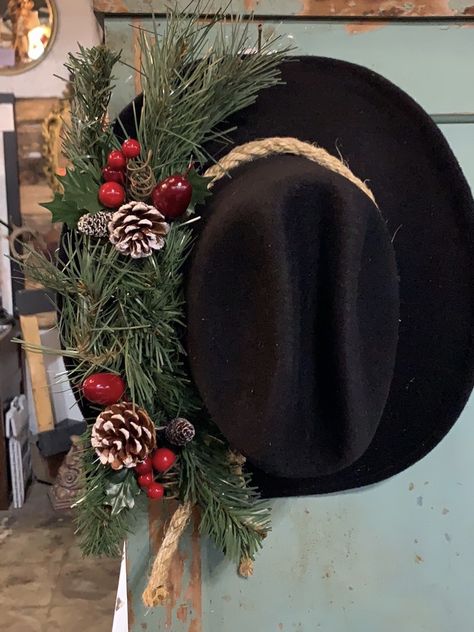 Taking that old cowboy hat and sprucing up for Christmas! Cowboy Hat Christmas Wreath, Cowboy Hat Wreath Diy, Decorating With Cowboy Hats, Western Farmhouse Christmas, Cowboy Hat Christmas Tree Topper, Western Winter Decor, Cowboy Christmas Wreath, Western Christmas Wreaths, Cowboy Christmas Trees