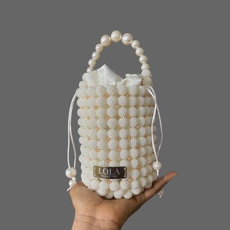 Bead Bags Designs, Bead Bag Designs, Pearl Beaded Bags, Beaded Bags Pattern Design, Beads Bag, Latest Beaded Bag Designs, Beads Bags Handmade, Wedding Pearl Beaded Bags, Elegant Pearl Beaded Bag