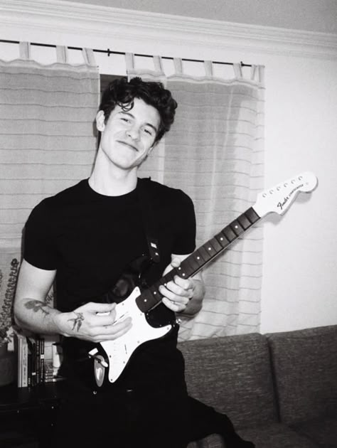 Shawn Dawson, Singer Photo, Hot Shawn Mendes, Evan Peters, Most Beautiful Man, Shawn Mendes, Mixtape, Celebrity Crush, Electric Guitar