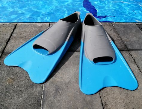 Best Swimming Workouts, Swimming Flippers, Flippers Swimming, Ankle Flexibility, Swimming Technique, Swim Technique, Cardio Challenge, Swimming Fins, Swimming Benefits