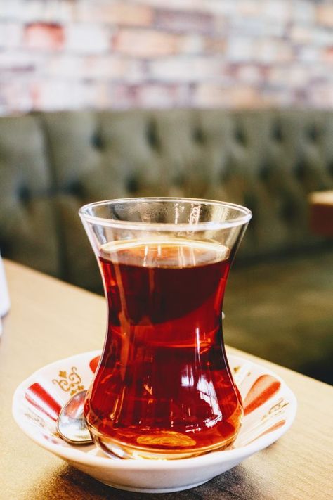 Turkish Tea Cups, Persian Tea, Tea Wallpaper, Panna Cotta Recipe, Tiny Spoons, Black Tea Leaves, Turkish Tea, Coffee Pictures, Steeped Tea