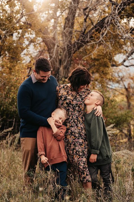 Fall family photoshoot #fallphotography #fallfamilyphotos #lifestylephotography #fallfashion #marleyfeliciaphotography Autumn Family Of 4 Photoshoot, Dark Moody Family Photoshoot, Woodsy Family Photoshoot, Fall Field Photoshoot Family, Family Photoshoot Autumn, Family Autumn Photoshoot, Fall Family Of 4 Photoshoot, Family Winter Photoshoot, Christmas Photo Outfit Ideas