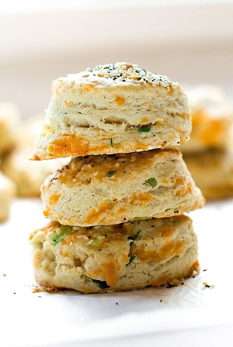 Onion Scones, Buttery Scones, Plain Scones, Cheddar Scones, Green Onions Recipes, Cheese Scones, Savory Scones, Vegan Cheddar, Savory Food