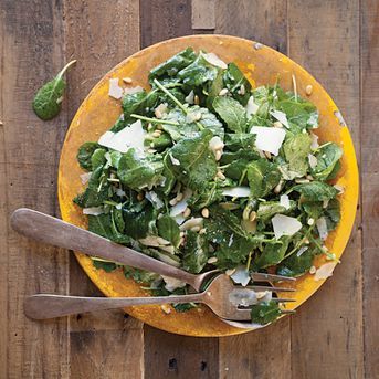 Lemon Vinegrette, Evening Recipes, Easy Green Salad Recipes, Collard Greens Salad, Turnip Salad, Baby Kale Salad, Nut Salad, Parmesan Salad, Winter Salad Recipes