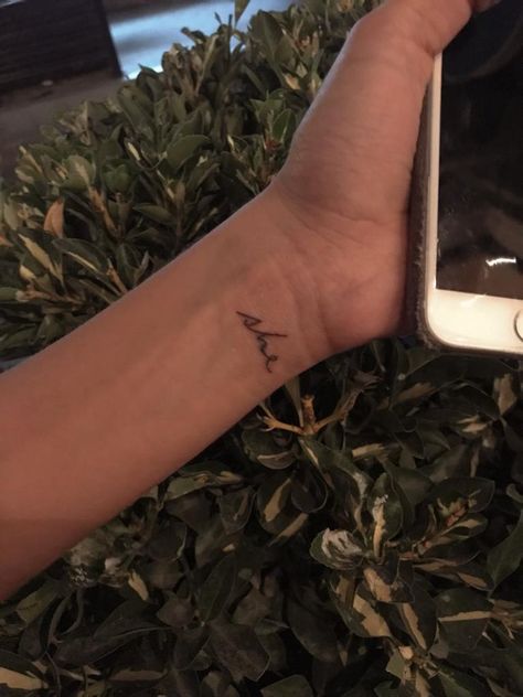 Lesbian Finger Tattoo, Discreet Lesbian Tattoo, Small Lesbian Tattoos, Lesbian Tattoo Aesthetic, She Tattoo, Subtle Gay Tattoo, Wlw Tattoo Ideas, Lesbian Tattoo Ideas Design, Gay Tattoo Ideas