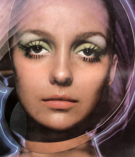 Green Eye Makeup - Space Helmet 60s Space Age Fashion, Groovy Makeup, 60s Space Age, Vintage Futurism, 1960s Space Age, Space Age Fashion, 60s Makeup, Patti Hansen, Space Makeup