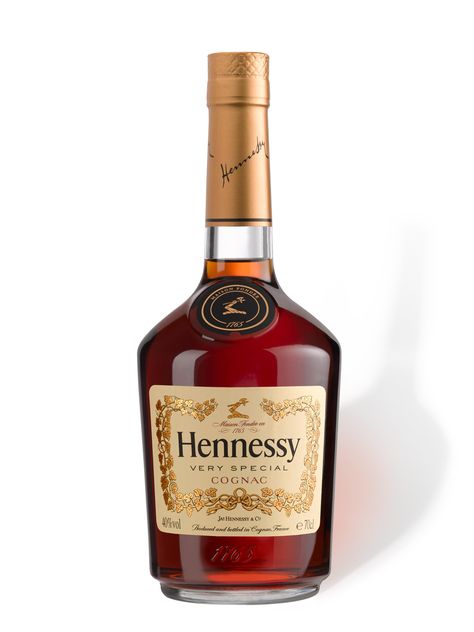 Hennessy Cognac VS Bottle 70cL Hennessy Bottle Drawing, Hennessey Drink, Bottle Of Hennessy, Acholol Aesthetic, Hennessy Aesthetic, Effen Vodka, Hennessy Very Special Cognac, Hennessy Cognac, Hennessy Bottle