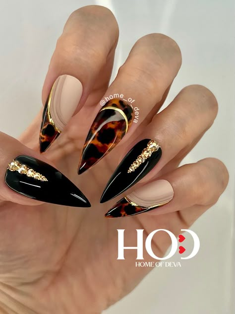 Tortoise Shell Nails Stilleto, Orange Tortoise Shell Nails, Fall Nail Designs Tortoise, Tortoise Shell Tip Nails, Nail Art Designs Leopard Print, Tortoise Shell And Red Nails, Tortious Shell Nails French, Tortoise Shell Nail Art, Black And Cheetah Print Nails