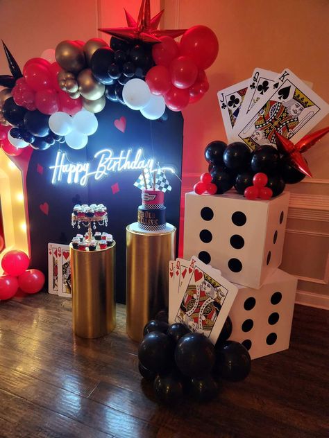 Casino Theme Party Backdrops, Casino Theme Party For Men, Card Party Decoration, King Of Hearts Birthday Theme, Men Party Themes Ideas, Las Vegas Themed Birthday Party, Gambling Party Ideas, Gambling Theme Party Ideas, 21st Birthday Casino Theme