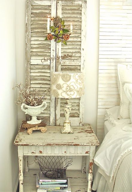 Idee fai da te per arredare la camera da letto in stile shabby chic | donneinpink magazine Modern Shabby Chic Bedroom, Shabby Chic Francese, Camera Shabby Chic, Shabby French Chic, Muebles Shabby Chic, Chic Bedroom Design, Modern Shabby Chic, Shabby Chic Decor Bedroom, Swedish Decor