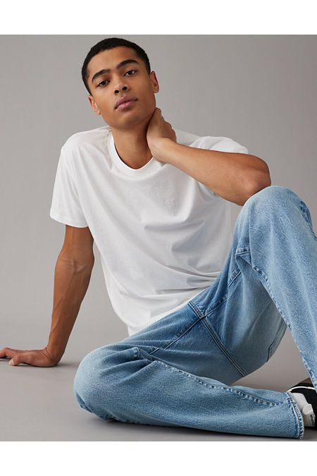 Super soft cotton jersey/Crew neck/Short sleeves/Straight hem/This shirt is Real Good: Made with the planet in mind & a promise to continue to do better. Mens Grey Shirt, White Tee Shirts, Do Better, T Shirt And Jeans, Wreath Ideas, 4 Life, Grey Shirt, White Tee, White Tshirt