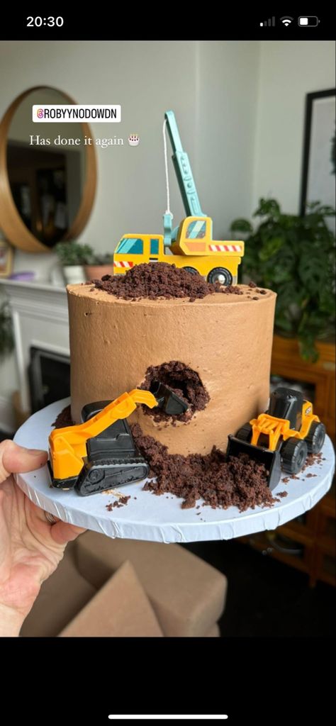 Tonka Truck Cake, Bolo Hot Wheels, Construction Theme Birthday, Digger Cake, Construction Birthday Cake, Truck Birthday Cakes, Construction Theme Birthday Party, Construction Cake, Truck Cakes