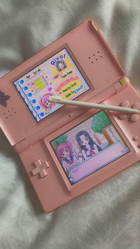 Cute Gamer Aesthetic, Nintendo Ds Accessories, Ds Nintendo Aesthetic, Ds Aesthetic Nintendo, Ds Games Aesthetic, Cute Ds Games, Nintendo Switch Girl, Pink Nintendo Switch Aesthetic, Cute Nintendo Switch Games