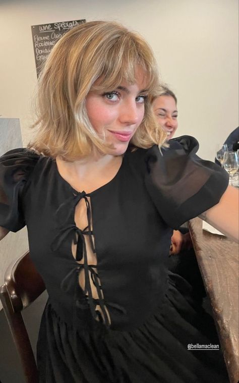 French Bob And Bangs, Blonde Bob And Fringe, Blond Shaggy Bob, Short Bob Straight Hair Bangs, Short Blonde Hair Fringe, Bob And Fringe Hairstyles, Straight Shaggy Bob, French Girl Bob With Bangs, French Bob Square Face