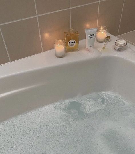 White Vibe, Insecure Women, Selfcare Routine, Bath Aesthetic, Saturday Vibes, Bath Girls, Dream Lifestyle, Night Aesthetic, Bubble Bath