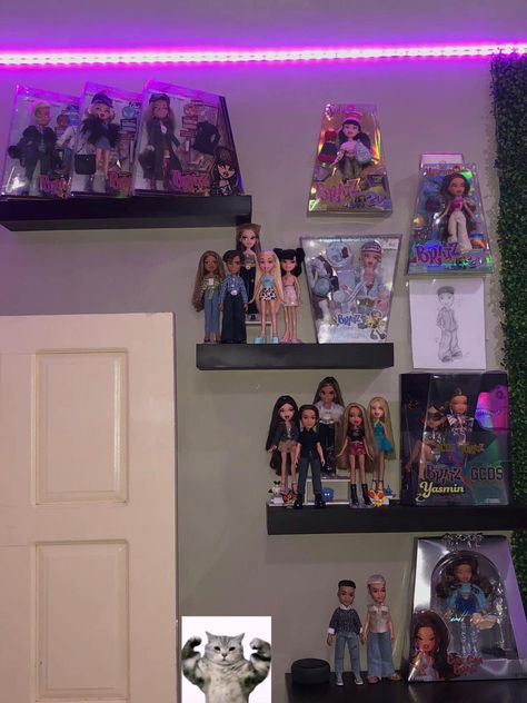 Bratz Bedroom Ideas, Bratz Doll Collection Display, Bratz Doll Display, Barbie Collection Room, Barbie Collection Display Ideas, Bratz Room Ideas, Bratz Room Aesthetic, Bratz Decor, Bratz Doll Collection