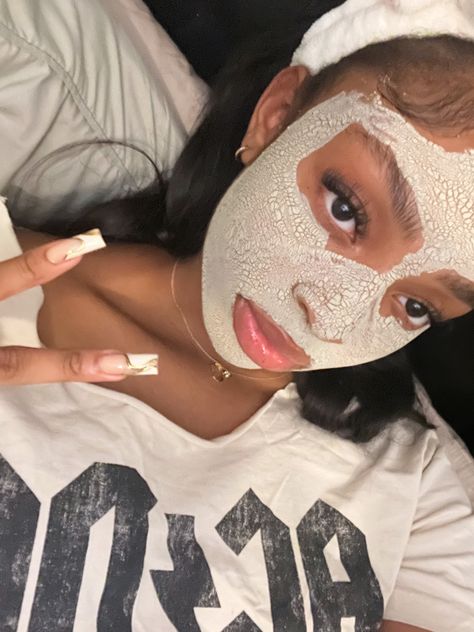 Face mask clear skin black girl Face Wash Aesthetic, Wash Aesthetic, Peel Off Face Mask, Spa Masks, Pretty Dark Skin, Face Mask Aesthetic, Brand Personality, Healthy Style, Black Skin Care