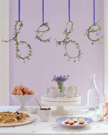 Country French Theme Baby Shower Martha Stewart Entertaining, French Baby Shower, Lila Party, Lavender Baby Showers, Country Baby Shower, Boy Baby Shower Ideas, French Baby, Country Signs, Purple Party