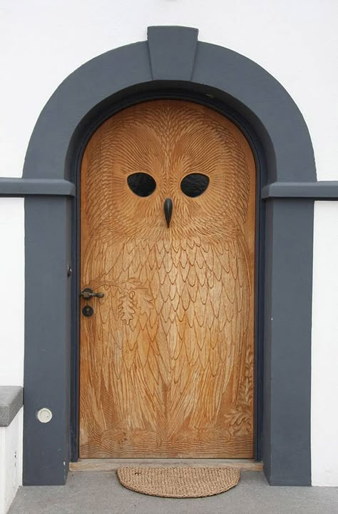 25 Of The Most Beautiful Doors Around The World | DeMilked Owl Door, Cool Doors, Tapas Bar, Surf Shack, Unique Doors, Beautiful Doors, Maximalism, Closed Doors, Door Knockers