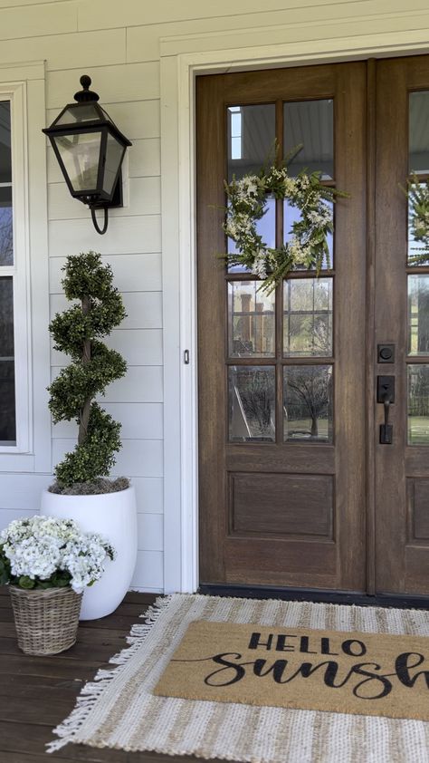 Spiral Plants Front Door, Boxwood Spiral Topiary Front Porch, Front Porch Boxwood Planters, Spiral Topiary Front Porch, Front Door Topiary Ideas, Boxwood Topiary Front Porch, Small Porch Decor, Porch Seating, Front Porch Seating