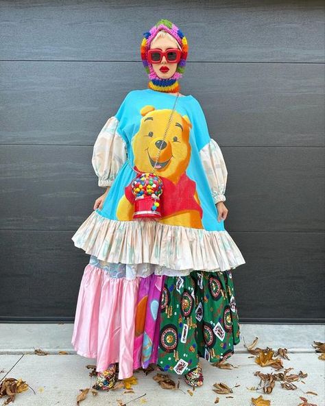 Sara Camposarcone, Kitsch Outfit, Fruits Fashion, Colourful Wardrobe, Clown Photos, Kitsch Fashion, Ugly Fashion, Kitsch Art, Ugly Outfits