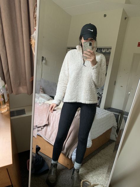 Comfy Blundstone Outfit, Black Jeans And Blundstones, Sweater Dress And Blundstones, Blundstone Outfit Sweatpants, Blundstone And Leggings Outfit, Blundstone Outfits Women, Blundstones With Leggings, Rustic Black Blundstone Outfit, Blundstone Winter Outfit