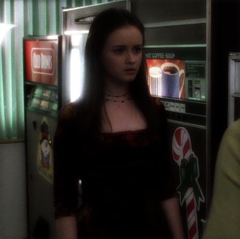 Alexis Bledel Aesthetic, Autumn Rory Gilmore, Gilmore Girls Cast, Girls Red Dress, Gilmore Aesthetic, Elena Gilbert Style, Coffee Autumn, Motivation Aesthetic, Teen Shows