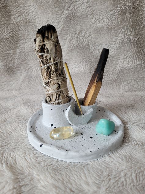 Pottery Ideas Incense Holder, Air Dry Clay Light Switch Cover, Whimsical Pottery Ideas, Air Dry Incense Holder, Air Dry Clay Witch, Incense Holder Air Dry Clay, Air Dry Clay Witchy Projects, Clay Holders Ideas, Air Dried Clay Ideas