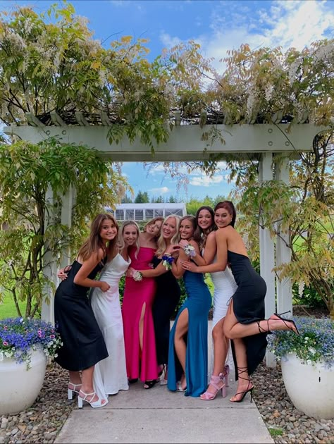 Prom Group Aesthetic, Prom Poses For Just Friends, Formal Poses For Friends, School Formal Photos, Prom Pic Ideas Friends, Big Prom Group Pictures, Formal Pictures With Friends Photo Ideas Group Poses, Prom Inspiration Pictures, Prom Poses Group Shots