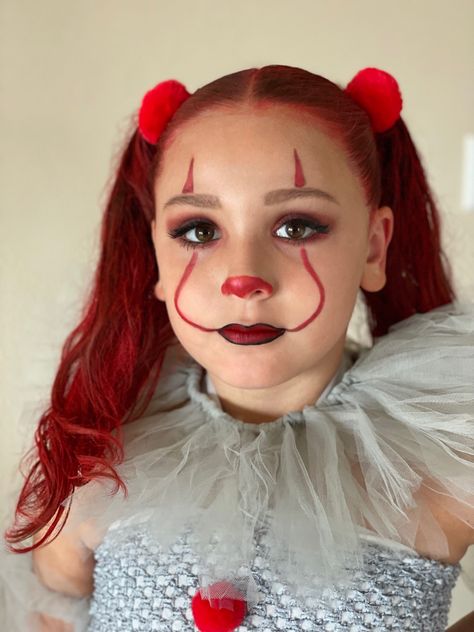 Easy Kid Clown Makeup, Easy Halloween Kids Makeup, It Clown Makeup Kids, Halloween Makeup Baby Girl, Clown Makeup Kids Cute, Kid Clown Makeup Girl, Kids Halloween Makeup Ideas, Halloween Make Up Kids Girl, Easy Kid Halloween Makeup