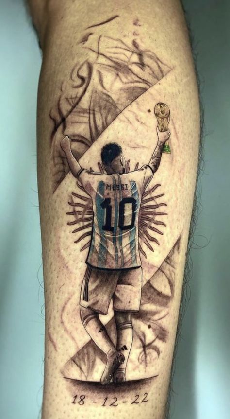 Messi World Cup Tattoo, Messi Tattoo Design, Messi Leg Tattoo, Lionel Messi Tattoo Ideas, Messi Tattoo Ideas, Argentina Tattoo Ideas, Man Utd Tattoo, Messi Tattoo, Ariel Tattoo