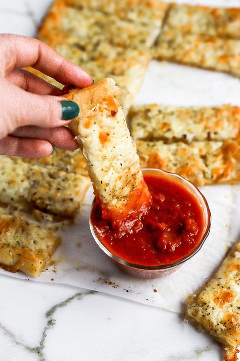 hand dipping delicious Italian cheese bread into marinara sauce Italian Cheese Bread, Cinnamon Crescent Rolls, Biscuit Pizza, Cheese Bread Recipe, Little Caesars, Garlic Breadsticks, Fancy Appetizers, Make Your Own Pizza, Cheesy Bread