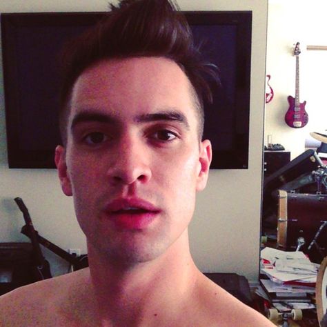 200.7k Likes, 21.2k Comments - Brendon Urie (@brendonurie) on Instagram: “My first Instagram video!” Harrie Core, Money Art, Silly Goober, My Honest Reaction, Honest Reaction, Brendon Urie, Brain Dump, Panic At The Disco, First Video