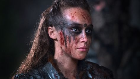 Clarke (Eliza Taylor) and Lexa (Alycia Debnam-Carey) in The 100. Description from in.ign.com. I searched for this on bing.com/images The 100 Season 3, Lexa E Clarke, Commander Lexa, Ricky Whittle, Pic Wall, The 100 Characters, Lexa Y Clarke, Alycia Jasmin Debnam Carey, Lexa The 100