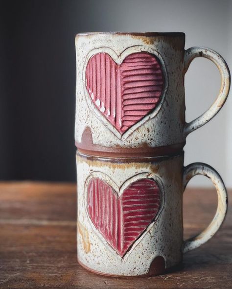 Clay Mug Designs Handmade Pottery, Pottery Hearts Ideas, Valentines Pottery Ideas, Valentine Pottery Ideas, Valentine Ceramics Ideas, Pottery Sets Ideas, Valentines Ceramics, Valentine Ceramics, Valentines Pottery