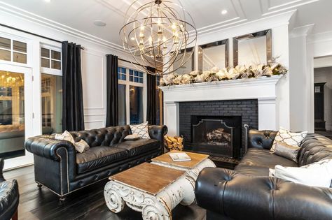 FAMILY ROOM // Could have a black chesterfield sofa made Black Leather Furniture, Warm Living Room Decor, Blue Living Rooms, Black Couch Living Room, Chesterfield Sofa Living Room, Chesterfield Sofa Design, Black Sofa Living Room, Sofa Kulit, Chesterfield Living Room