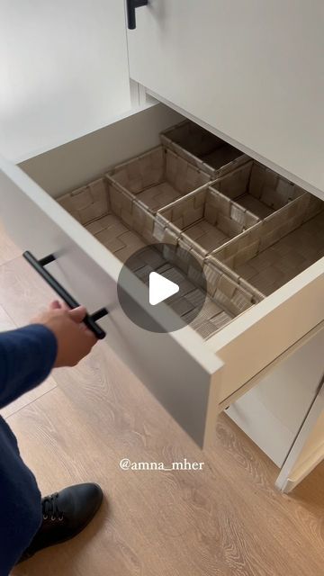 Amna Mher M on Instagram: "Great idea to organise drawers 🥰  #organization #creative #ideas #organized #home #instagood #instagram" Chest Of Drawers Organization Ideas, Make Up Drawer Organisation, Hijab Organization Ideas, Draw Organization, Drawers Organization, Draw Organizer, Drawer Organization, Bedroom Drawers, Closet Renovation