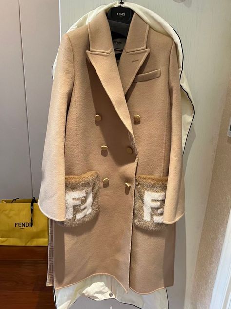 #fendi #fendicoat #fendi23fw #fendi23aw #fendifw23 #fendirtw #fendiwomen Fendi Coat, Special Outfits, Fashion Attire, Coat Women, Wardrobe Style, Coats For Women, Fendi, Wardrobe