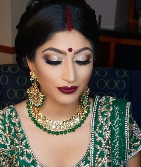 Makeup Looks Emerald Green, Make Up Green, Indian Makeup Looks, Gorgeous Wedding Makeup, Indian Wedding Makeup, Wedding Makeup For Brown Eyes, Bright Makeup, Best Bridal Makeup, Bridal Makeup Wedding