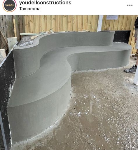 Concrete Outdoor Bench Seating Areas, Concrete Booth Seating, Curved Outdoor Bench, Cement Benches Outdoor Seating, Concrete Seating Outdoor, Curved Concrete Bench, Curved Outdoor Benches, Outdoor Dog Kennel Ideas, Little Apartment Aesthetic