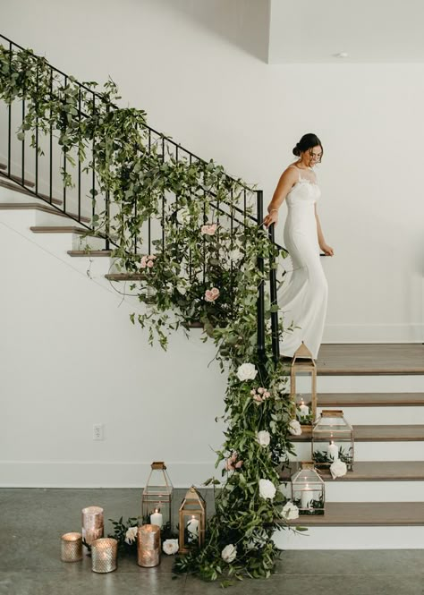 Wedding Stair Case Decorations, Decorate Staircase For Wedding, Stairwell Wedding Decor, Wedding Decor Staircase, Staircase Garland Wedding, Wedding Staircase Greenery, Wedding Florals Staircase, Staircase Wedding Decor Railings, Bridal Staircase Decor