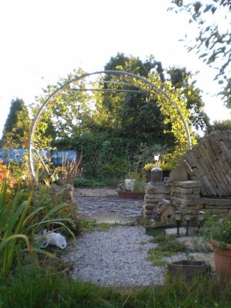 Recycled Trampoline, Garden Trampoline, Old Trampoline, Pergola Diy, Backyard Hammock, Moon Gate, Backyard Trampoline, Garden Vines, Garden Area