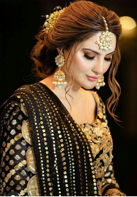 Pretty Bridal Makeup, Pakistani Makeup, Pakistani Bridal Hairstyles, Hairstyles For Gowns, Elegant Bun, Engagement Hairstyles, Bridal Makeup Images, Bridal Hairdo, Bridal Hair Buns