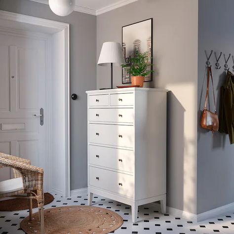 Ikea Idanas, Dresser With Hutch, Chest Of Drawers Ikea, Dresser Top Decor, Bedroom Living Room Ideas, High Chest Of Drawers, Minimalism Organization, Decorate Your Apartment, Apartment On A Budget