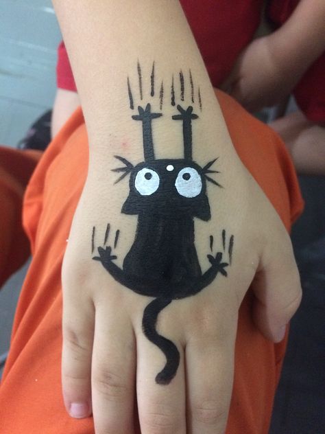 Face Paint Hand Designs, Beginner Face Painting Ideas, Halloween Cheek Face Paint, Face Paint On Hand, Halloween Hand Painting, Halloween Cheek Art, Hand Face Paint, Easy Face Painting Ideas For Kids Simple Cheek Art, Easy Body Painting